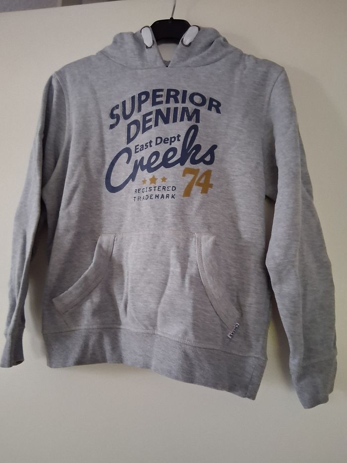 Sweat shirt capuche " creeks " gris  " t- 12 ans"