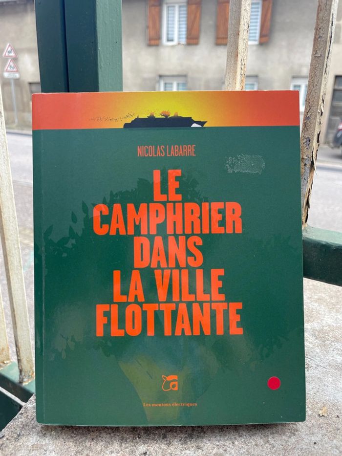 Livre - Le camphrier dans la ville flottante