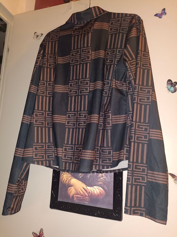 Chemise avec bouton - photo numéro 2