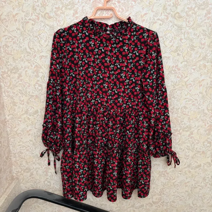 Robe Shein fleurie • noir & rouge • 36 🌿