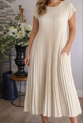 Robe chic plissée très tendance 