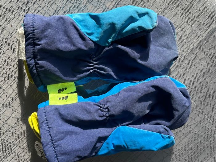 Très jolis gants de ski Decathlon 18/24 mois bon état - photo numéro 4