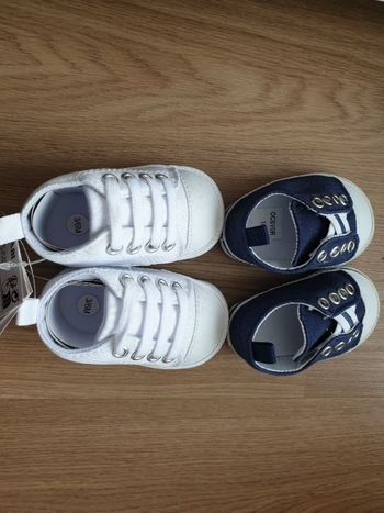 2 chaussons neuf taille 18