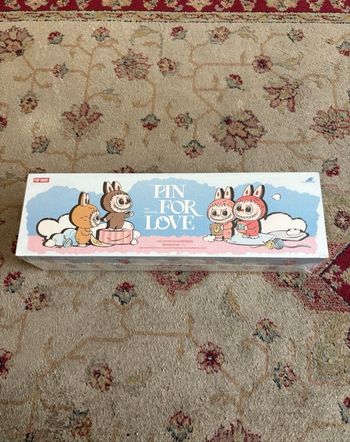 Popmart labubu pin for love set n-z neuf