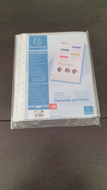 40 pochettes perforées neuves