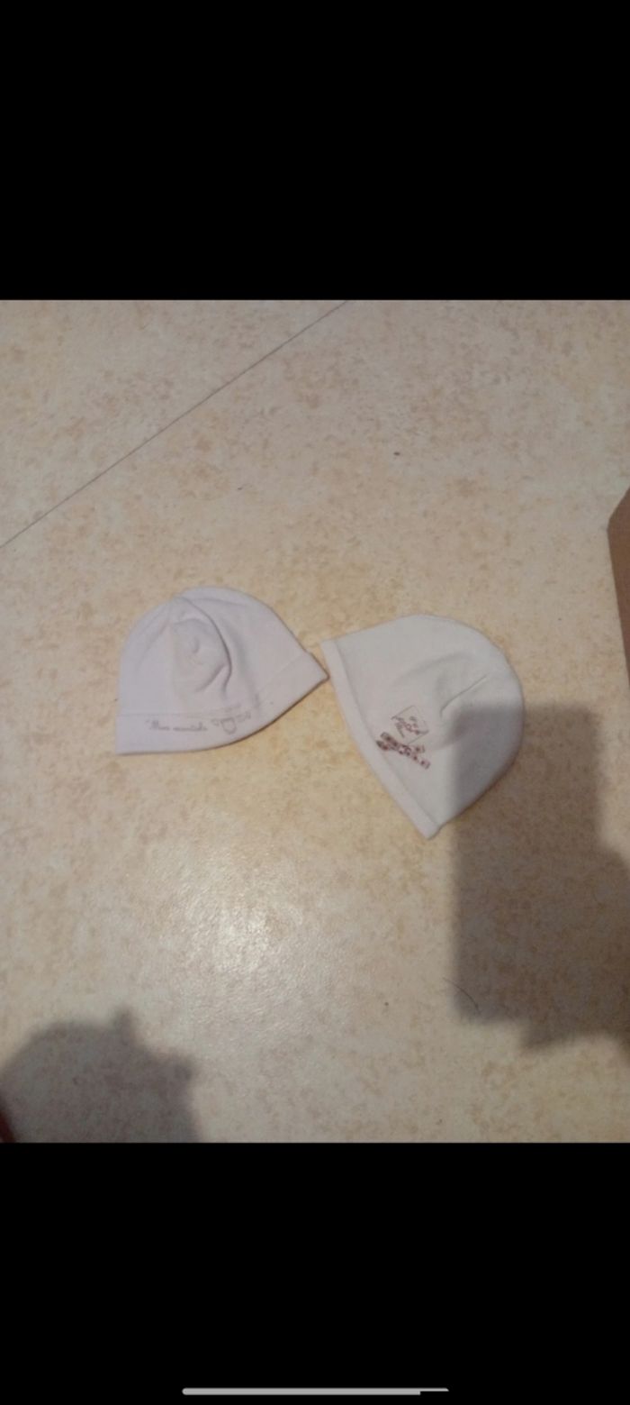 Lot de 2 bonnets taille 6/12 mois