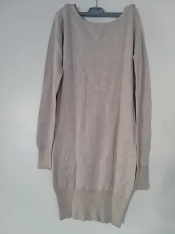 Robe avec dos en dentelle taille 38