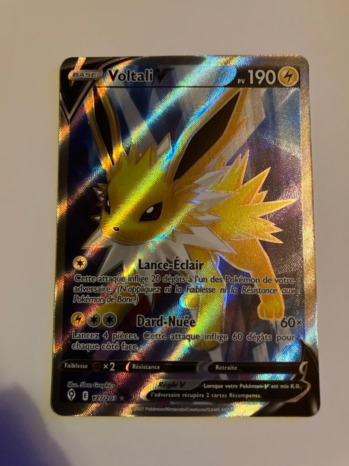 Carte pokemon Voltali V full art