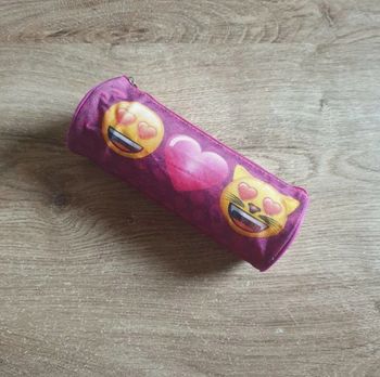 📚 Trousse smiley emoji #emyfleury_scolaire