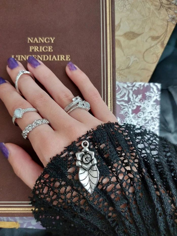 pendentif rose couleur argent - photo numéro 2