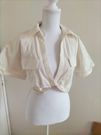 Chemise courte beige nouée tendance été zara