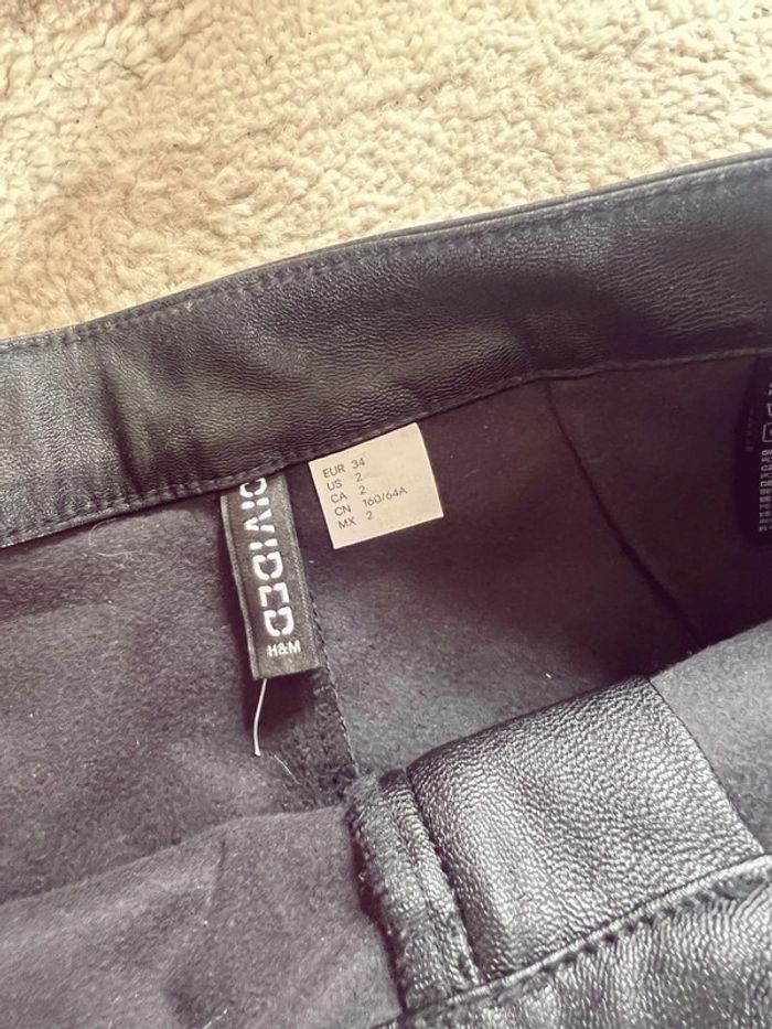 Short simili cuir noir neuf - photo numéro 4