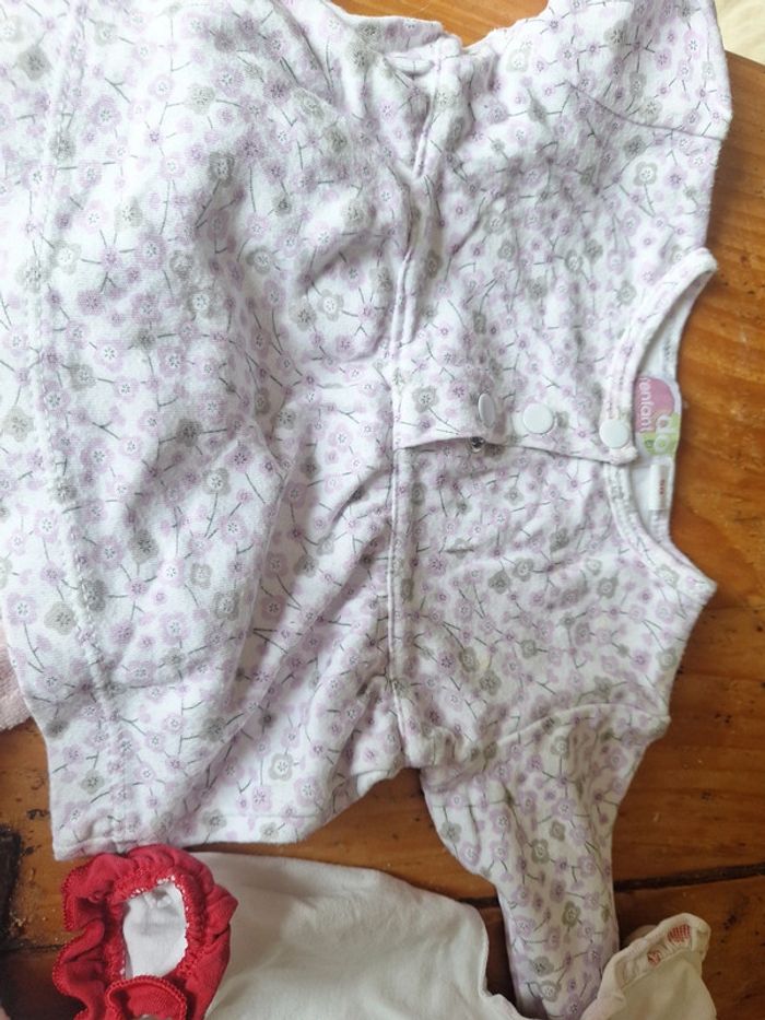 Lot ensemble pantalon et t-shirt - photo numéro 3