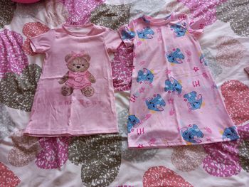 Lot chemise de nuit et barboteuse 