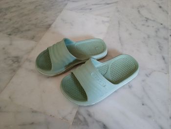 Chaussures/ sandales/ claquettes / bébé/ enfant/ taille 25