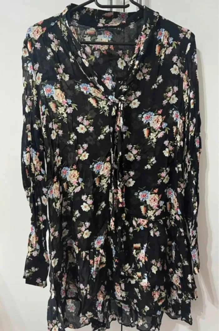 Robe Zara fleurie noire transparente