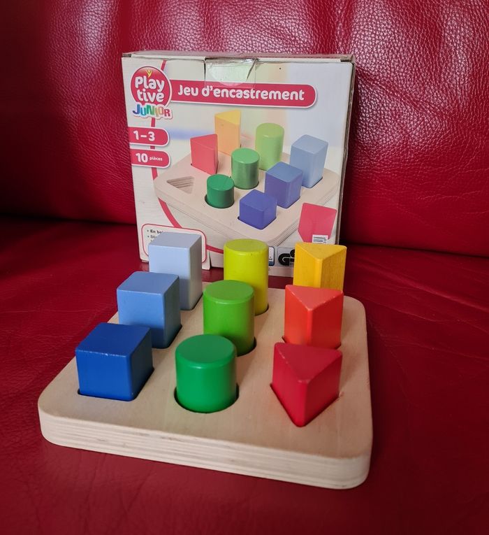 Jeu d'encastrement en bois pour bébé