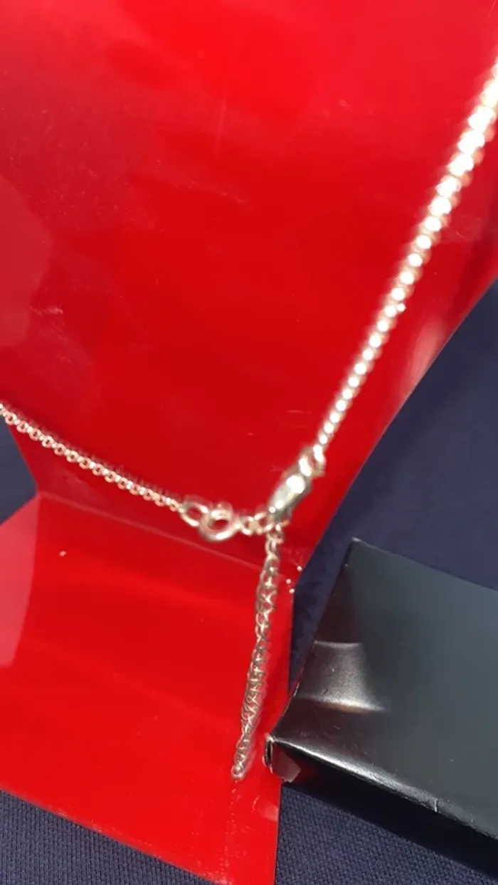 Chaîne avec pendentif infini Avon - photo numéro 3