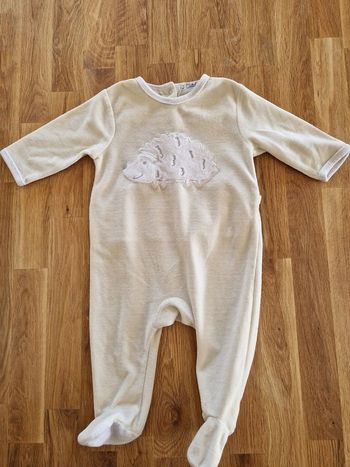 Pyjama taille 6mois en très bon état