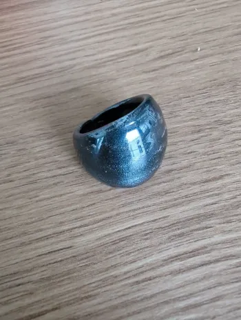 Bague grise agentée