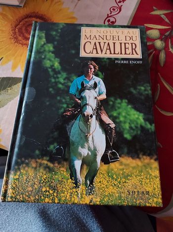 Superbe livre sur les cavalier