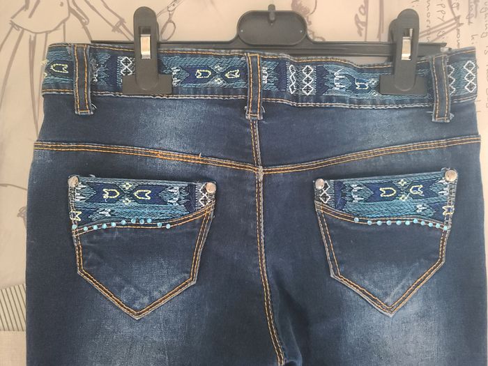 Exceptionnel jean brodé a pailletes. Taille 12 ans - photo numéro 4