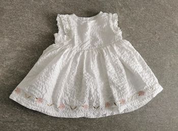 Robe manches courtes bébé fille 9 mois chic comme neuve