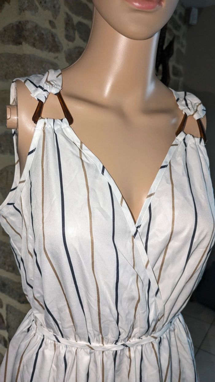 Robe midi à col surplis sans manche taille S/38 jamais porté - photo numéro 3