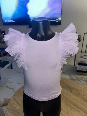 TEE shirt avec froufrou sur épaules en excellent état taille 2 ans