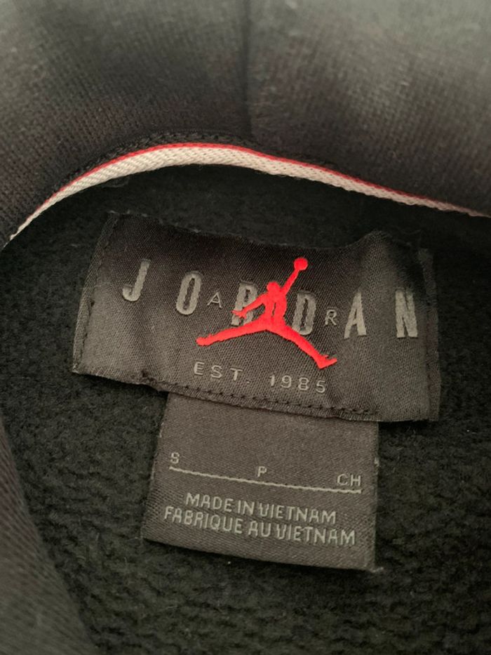 Sweat à capuche Jordan noir taille S comme neuf porté une fois - photo numéro 2