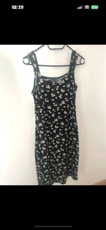 Robe noire à fleurs taille 38