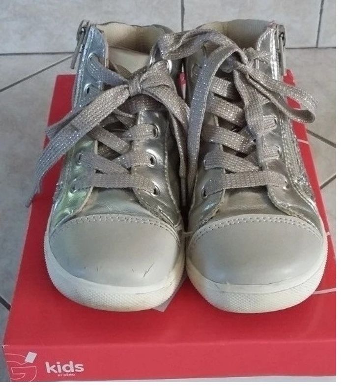 chaussures argentées/strass gémo pointure 27 en très bon état (peu portées) - photo numéro 3