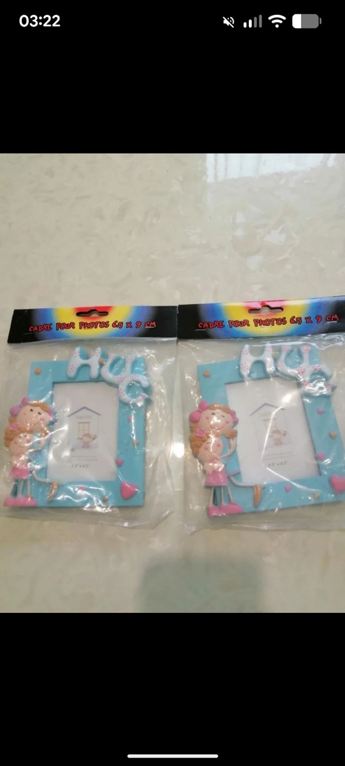 Lot de 2 cadres photos enfants.