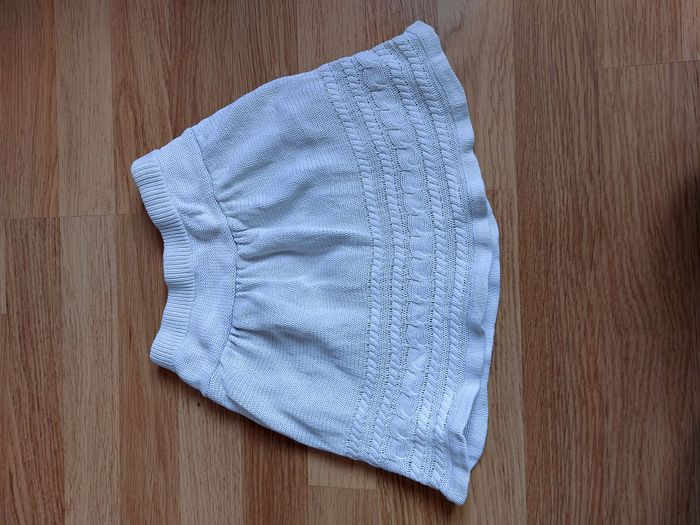 Lot 4ans fille bon état - 5 pièces : 1 robe / 3 jupes / 1 pantalon - photo numéro 7