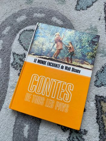 Le Monde Enchantée de Walt Disney - Contes De Tous les Pays