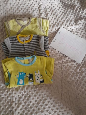 Vend lots 3 pyjama tres bon etat