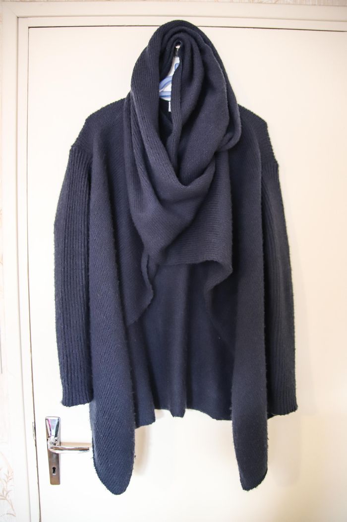 Gilet en grosse laine avec écharpe intégré - photo numéro 4