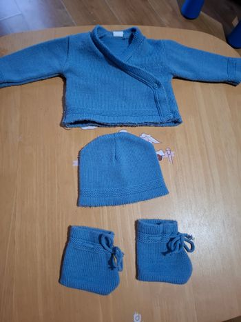 Ensemble gilet bonnet et chaussons 