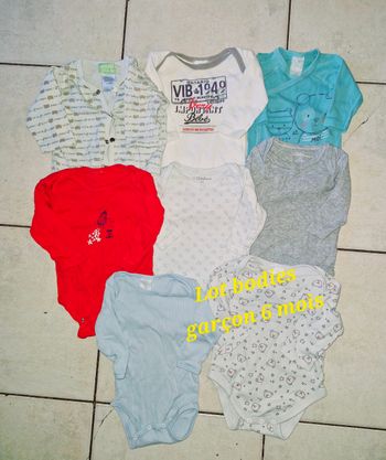 Lot bodies garçon 6 mois