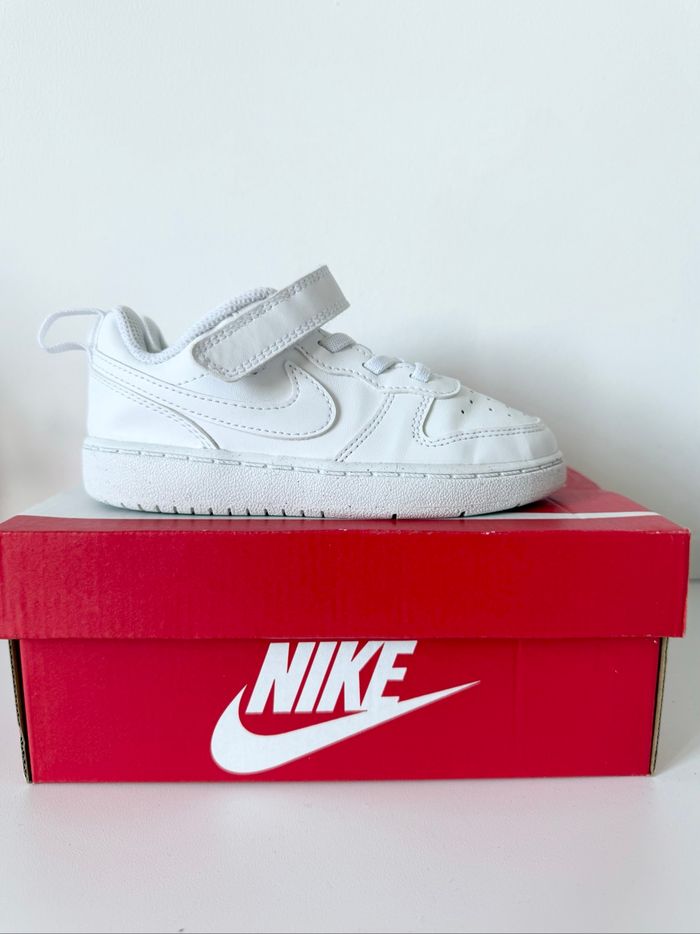 Baskets Sneakers Nike - Taille  26  - parfait état - photo numéro 2