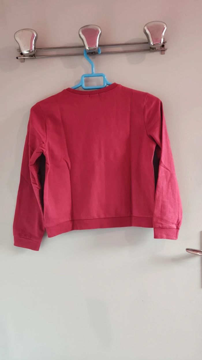 Sweat rouge à cœur et papillons qui changent de couleurs - photo numéro 3