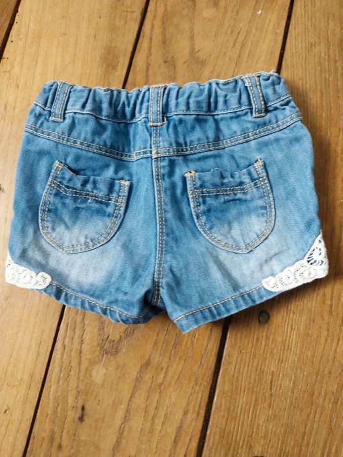 Petit short en jean, bébé fille 2 ans - photo numéro 2
