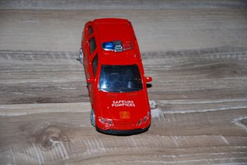 miniature vehicule voiture de sapeurs pompiers 1:72