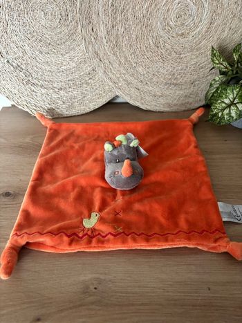 Neuf doudou plat rhinocéros orange oiseau jogystar kiabi