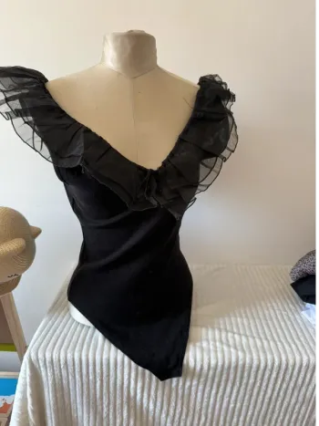 Body noir Amisu avec froufrou – Taille XL
