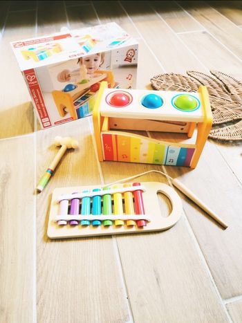 🎶Jeu d'éveil - Banc à marteler en bois - Tape tape et xylophone 2 en 1 - marque Hape