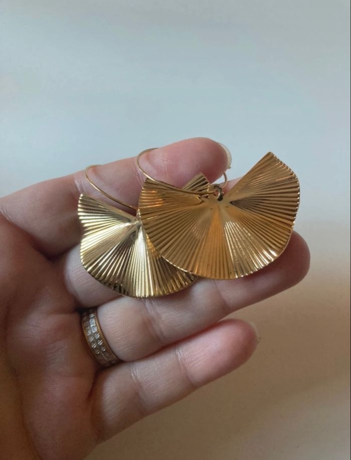 Boucles d’oreilles pendantes NEUVES pour femme 🌙 forme demi-lune couleur doré - photo numéro 6