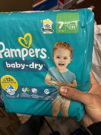 Couches Pampers taille 7