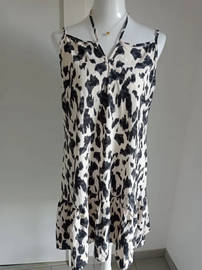 Robe trapèze d'été fines bretelles imprimé fantaisie beige et noir neuve avec étiquette T.L Sheilay
