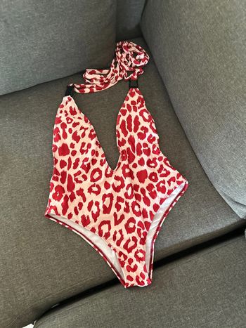 Joli maillot de bain rouge rose